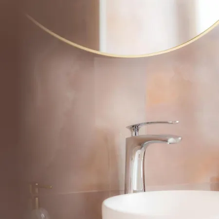 Airport House 3 & Parking