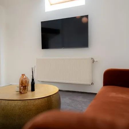 Airport House 3 & Parking Апартаменты *