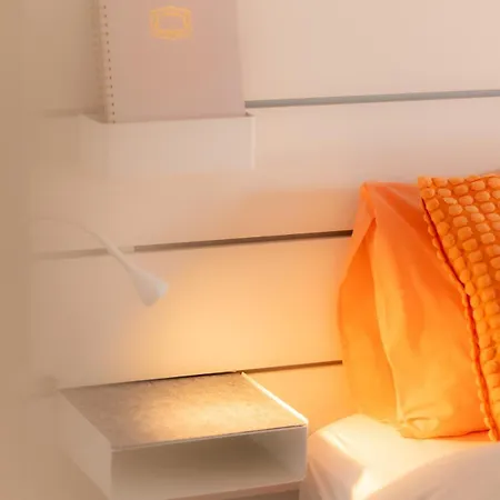 Airport House 3 & Parking Σαρλρουά