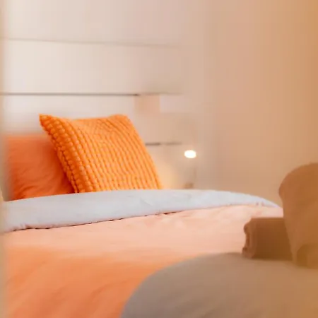 Airport House 3 & Parking Апартаменты Шарлеруа