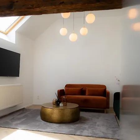 Airport House 3 & Parking * Σαρλρουά