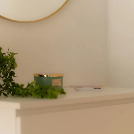 Airport House 3 & Parking *