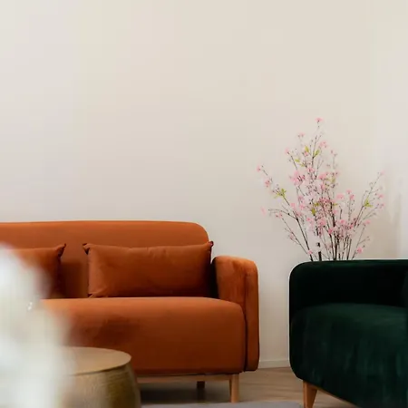 Airport House 3 & Parking Σαρλρουά