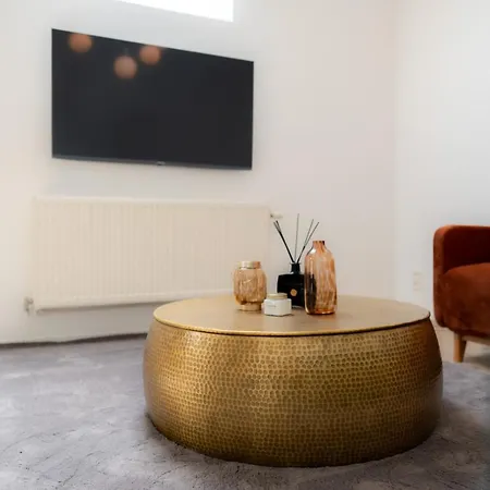 Airport House 3 & Parking * Шарлеруа