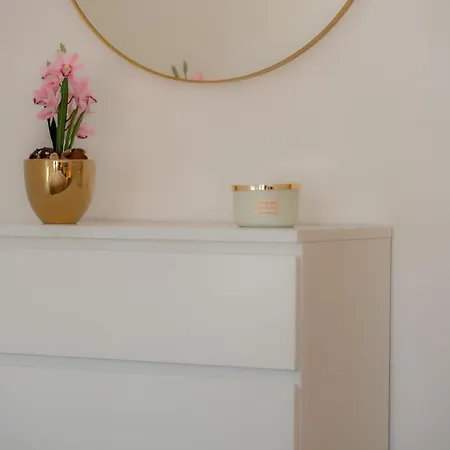 Airport House 3 & Parking *