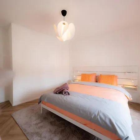 Airport House 3 & Parking Διαμέρισμα Σαρλρουά