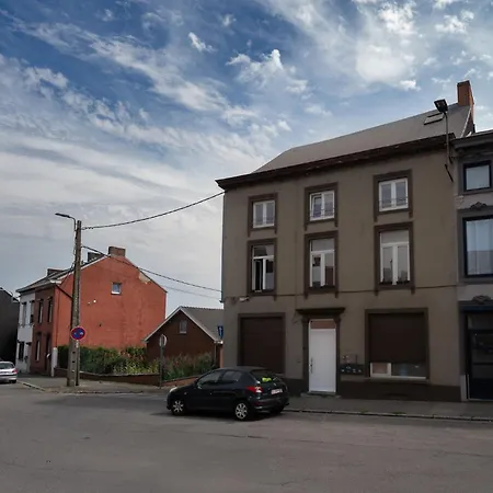 Airport House 3 & Parking * Шарлеруа