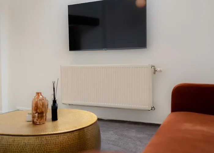 Airport House 3 & Parking Апартаменты *