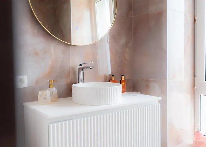 Airport House 3 & Parking Апартаменты