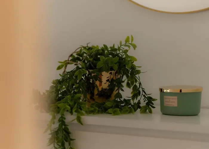 Airport House 3 & Parking *