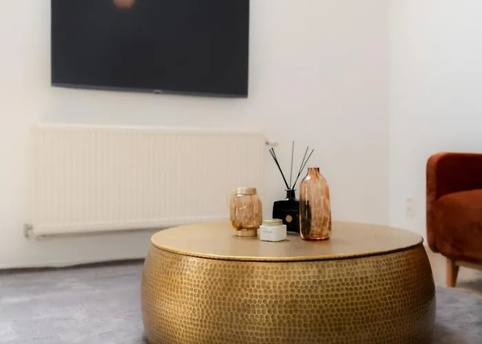 Airport House 3 & Parking * Шарлеруа