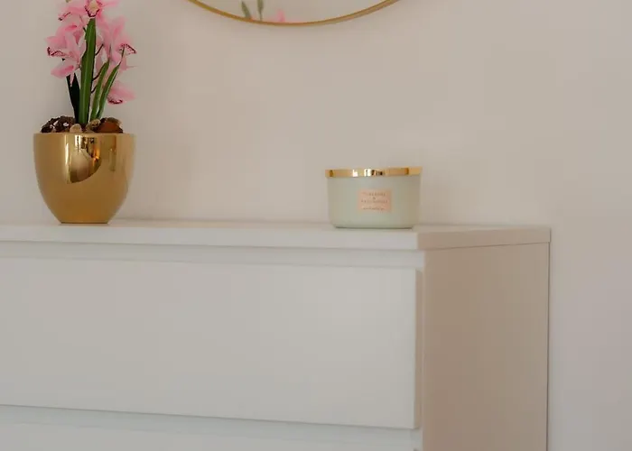 Airport House 3 & Parking *